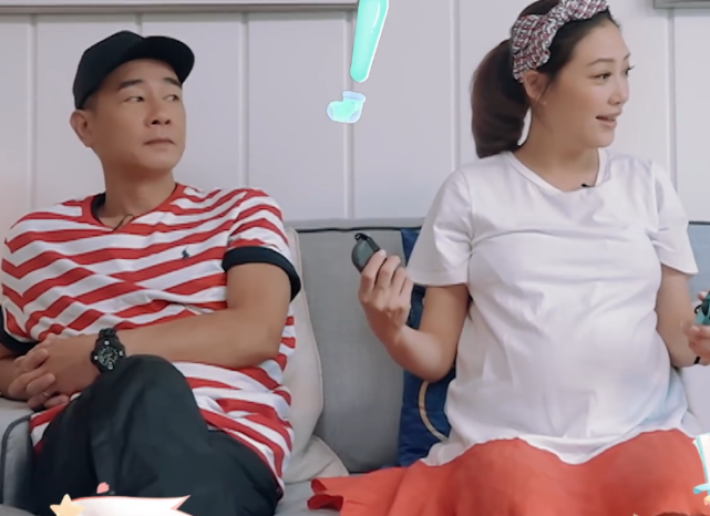 小小春向陈小春撒娇，他让爸爸做的事，应采儿都佩服，比女生还会