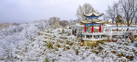 山西省左权县：春雪映太行 公园美如画