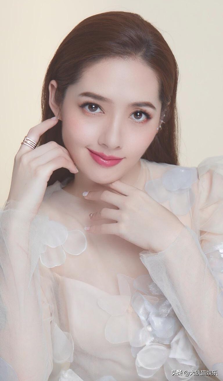 嘴歪也好看的女星，只服这5位，难怪于正说所有美人嘴都是歪的