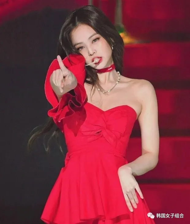 是为了做艺人而出生的,上身曲线真是国宝级的这位女团爱豆
