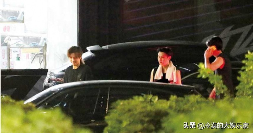 罗志祥风波后首现身，多人球馆聚会到凌晨，被