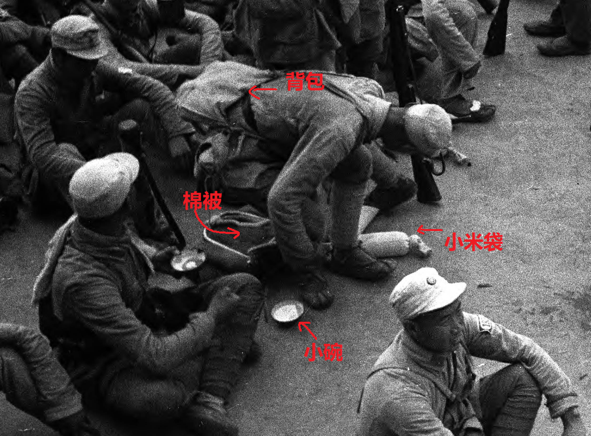 从一张八路军喝水图看其单兵装备：跟我们想象