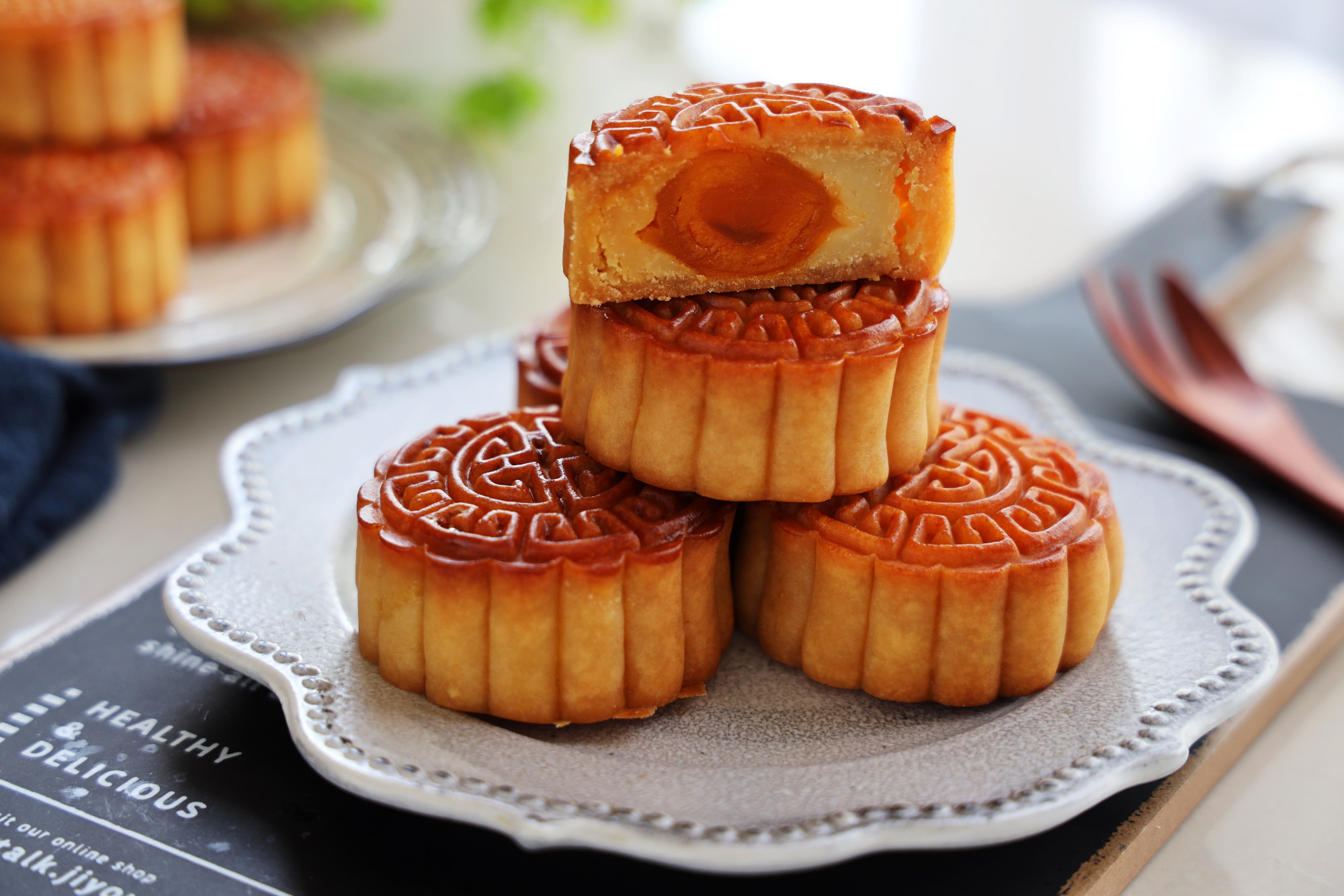 中秋节特供，双蛋黄莲蓉月饼制作分享。_哔哩哔哩_bilibili