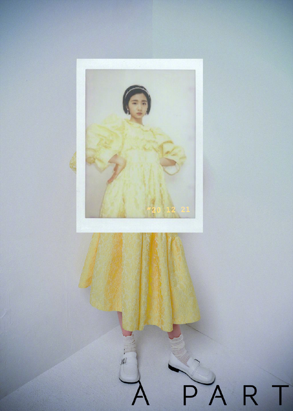 黄多多首组个人大片，复古雀斑妆终于不苦相，