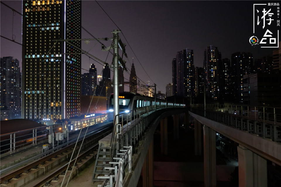 巴渝历史悠久，普通话抛弃的古语词，重庆方言仍在使用