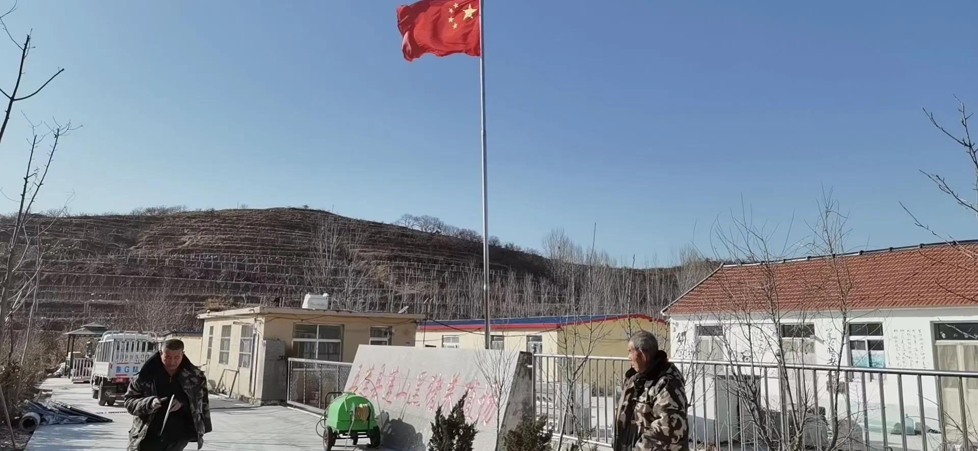 五蓮九戒壯黑豬散養(yǎng)基地
