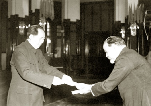 �й�������֮��������1950�����й���������������ǿӲ����
