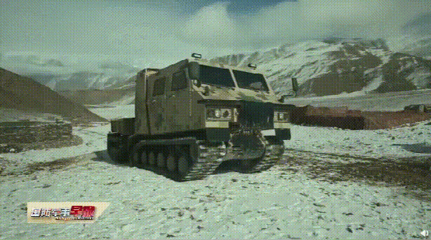 解放军高原部队后勤保障再添利器：新型全地形车爬坡过坎如履平地
