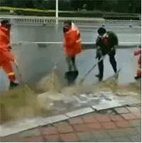 搞笑gif神评:女友首次开车上路,让人操碎了心