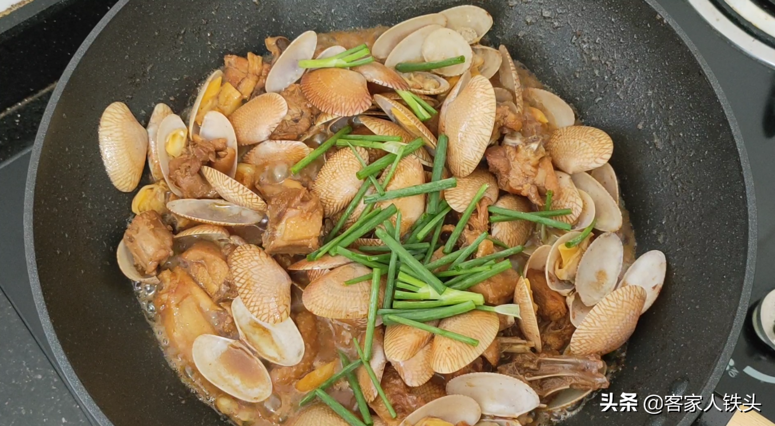 雞肉加2斤花甲這樣做一鍋，汁鮮肉香又嫩滑入味，好吃到不想放筷