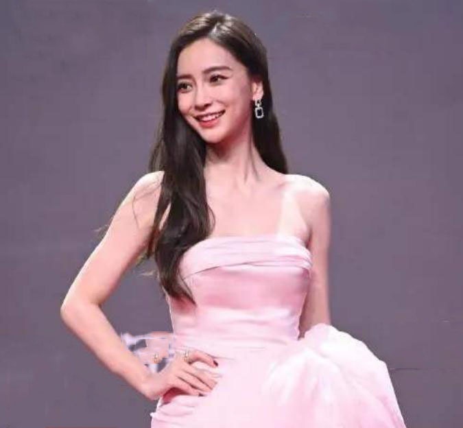 今天星品大赏红毯亮相，可谓众星云集，吴亦凡参加了杨紫为何没去