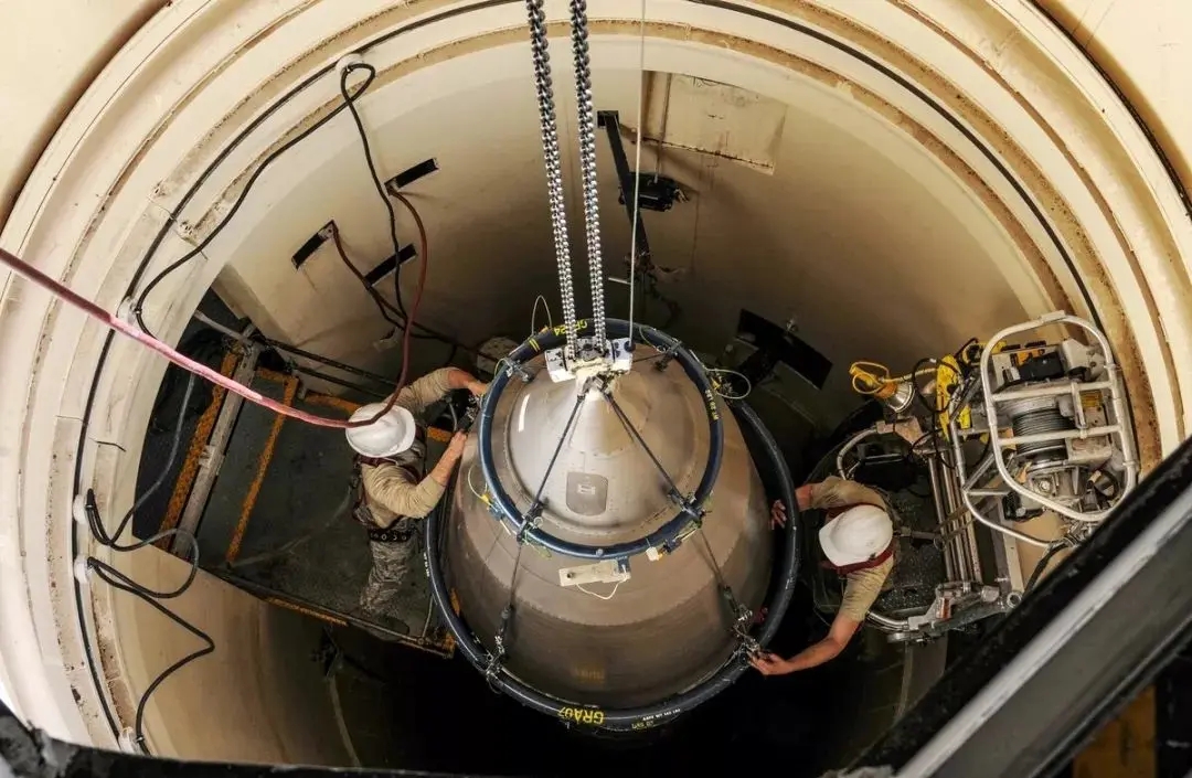 �����й��˷���й�����4�κ����壬˭���Ǻ˷��ӣ�