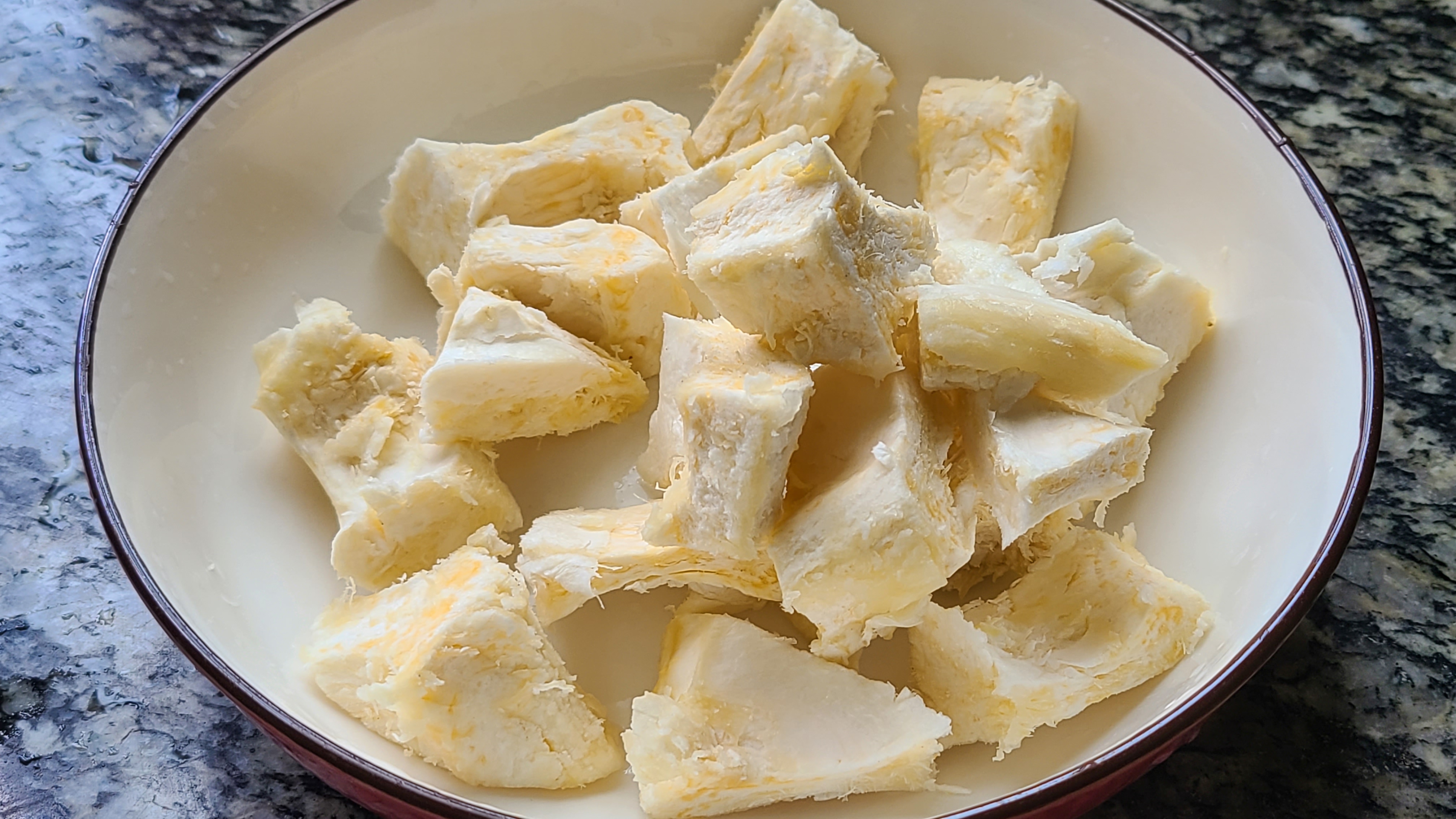 榴莲炖鸡，广东夏天很常见的一道美食，好喝简单，味道特别