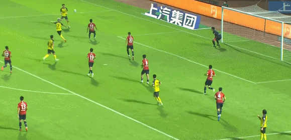 中超-广州队5-1重庆迎三连胜 艾克森破李金羽进球纪录韦世豪2射1传