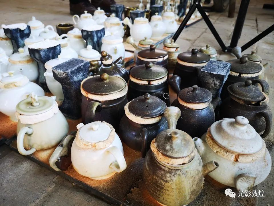 敦煌画院朴窑新年首窑烧出380多件柴烧作品