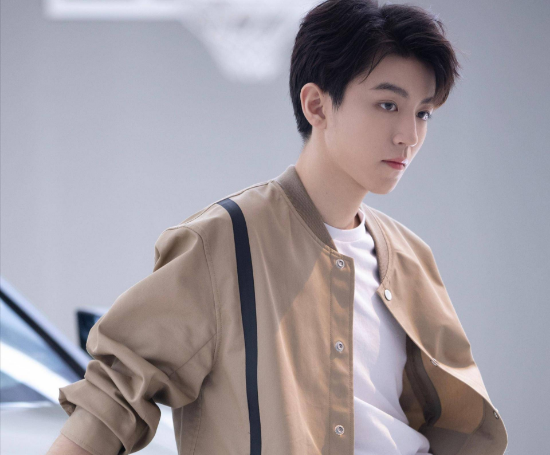 重蹈肖战覆辙？王俊凯“教师粉”带学生录视频