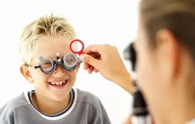 兒童近視眼鏡避坑指南:我用親身經歷的配鏡經歷來告訴你們