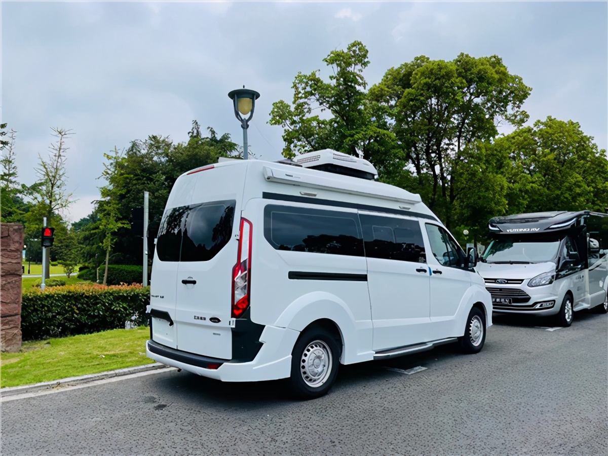 最新推出福特全顺V362商旅车，气场不亚于任何一台明星保姆车