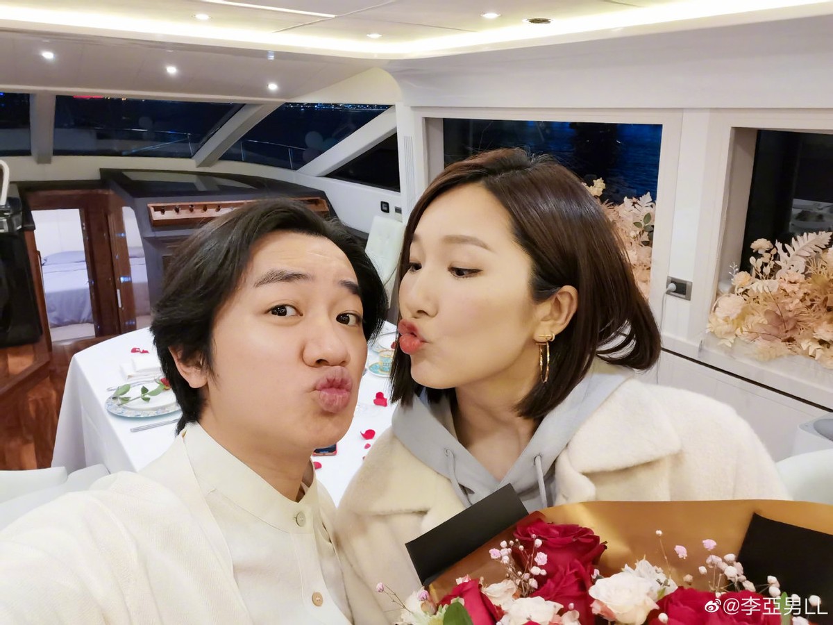 王祖藍一家慶母親節，家裡4個女的，曾言更想要兒子