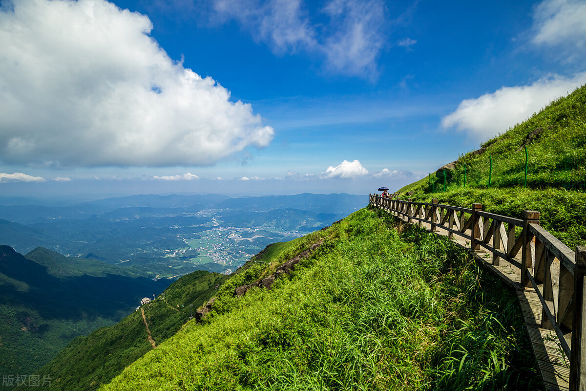 一生必去的10座低调名山，风景不输三山五岳，比佛、道教名山都美