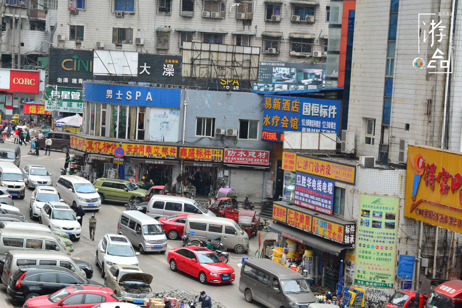 重庆堵车的缩影：混乱的渝州交易城，一个行人走路都堵的地方