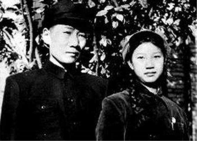 毛岸英：8岁生日失去母亲，新婚一年牺牲战场，