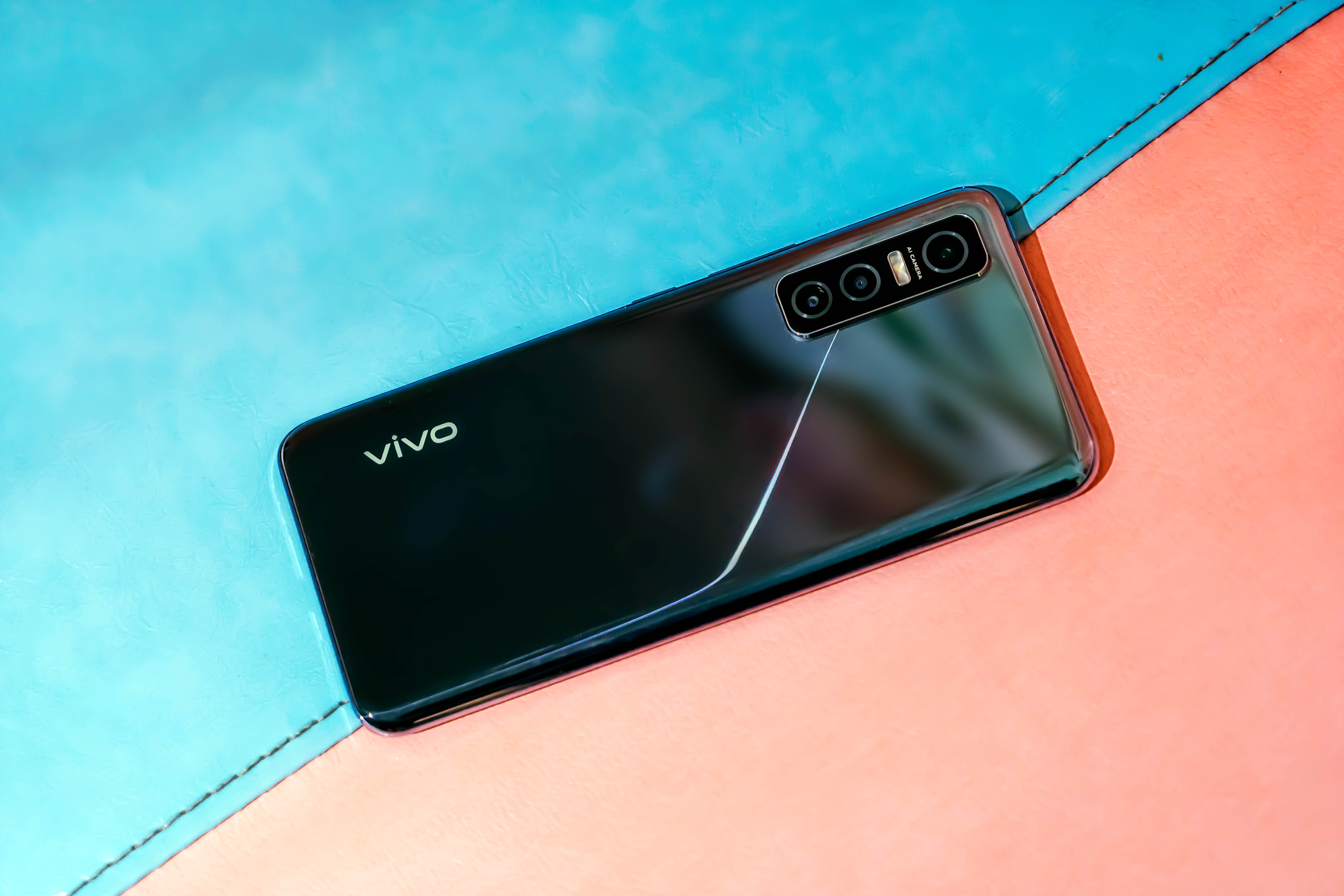 vivoy73s5g版体验屏幕和摄像头升级加量不加价