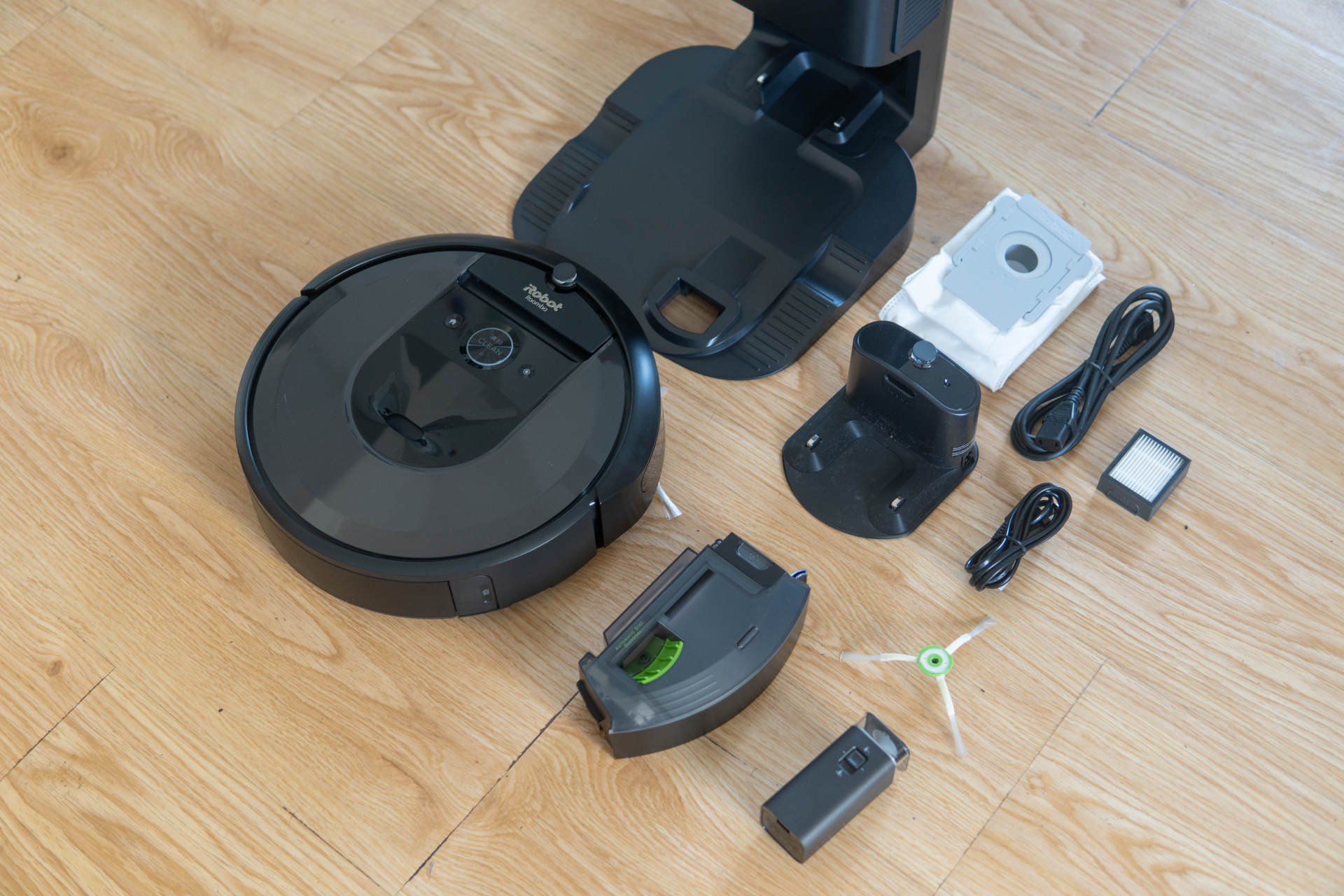 iRobot i7+ 扫地机器人值得买吗？集尘袋设计会是未来的方向吗？