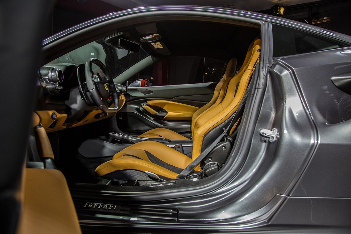 向前辈敬礼图赏21款法拉利f8tributo现车售价