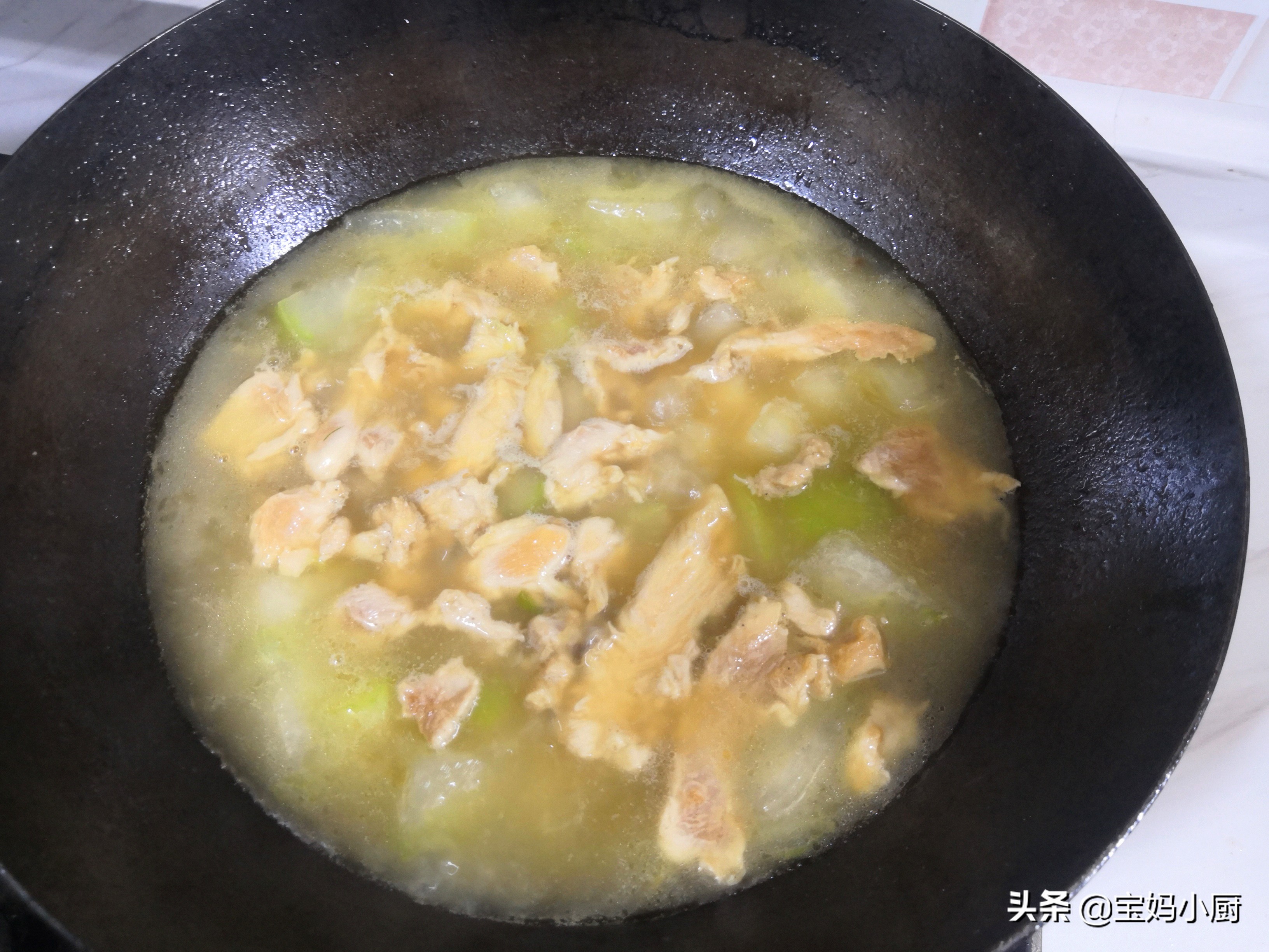 夏季减肥要喝的汤，有肉有菜高蛋白，营养多热量低，好吃助减肉