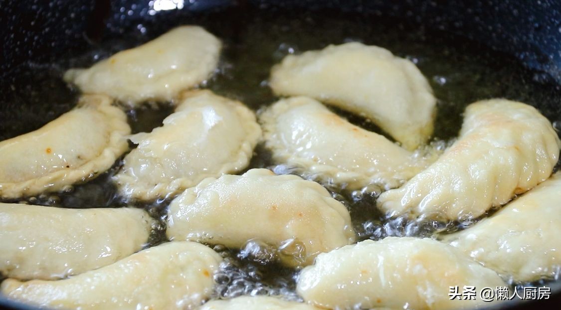過年做這道小吃，包滿花生餡，寓意錢包滿，是招待客人必備的食品