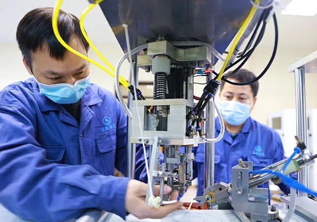 中國再次傳來喜訊：成功破美封鎖掌握技術，俄國願拿重器交換