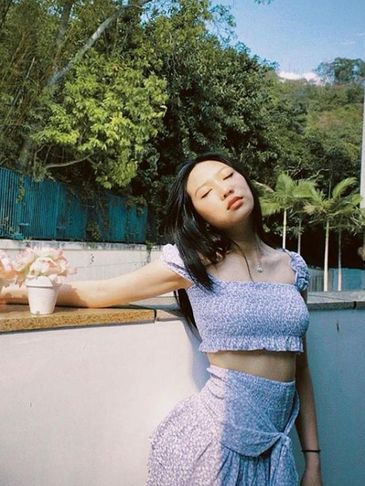 甄子丹这回骄傲了，16岁女儿身高快到1米8！大长腿是遗传妈妈