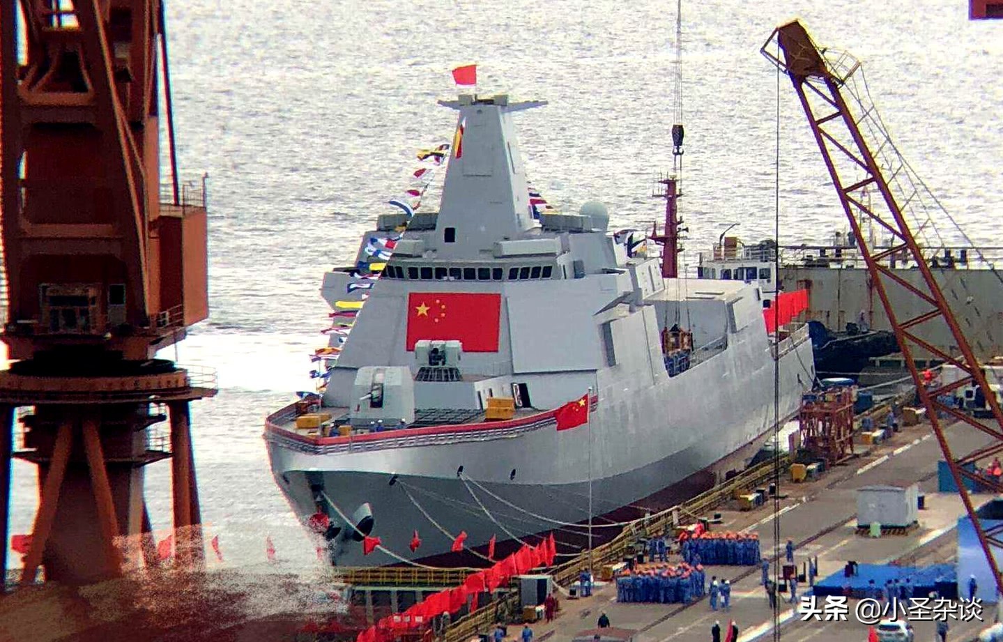 备受关注的拉萨舰确定是055型万吨驱逐舰，在2