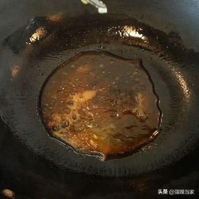 過年炸扣肉，謹記“2不放6竅門”，扣肉金黃不腥，起泡出虎皮！