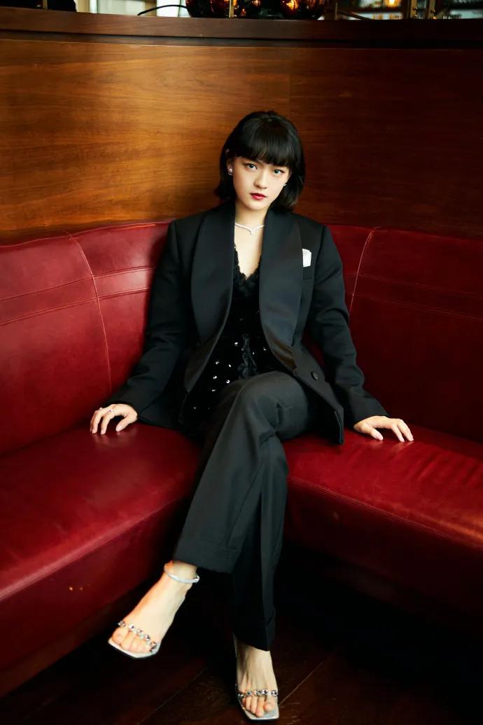 人间尤物张雨绮，怎么把10w的迪奥穿成3块8包邮的