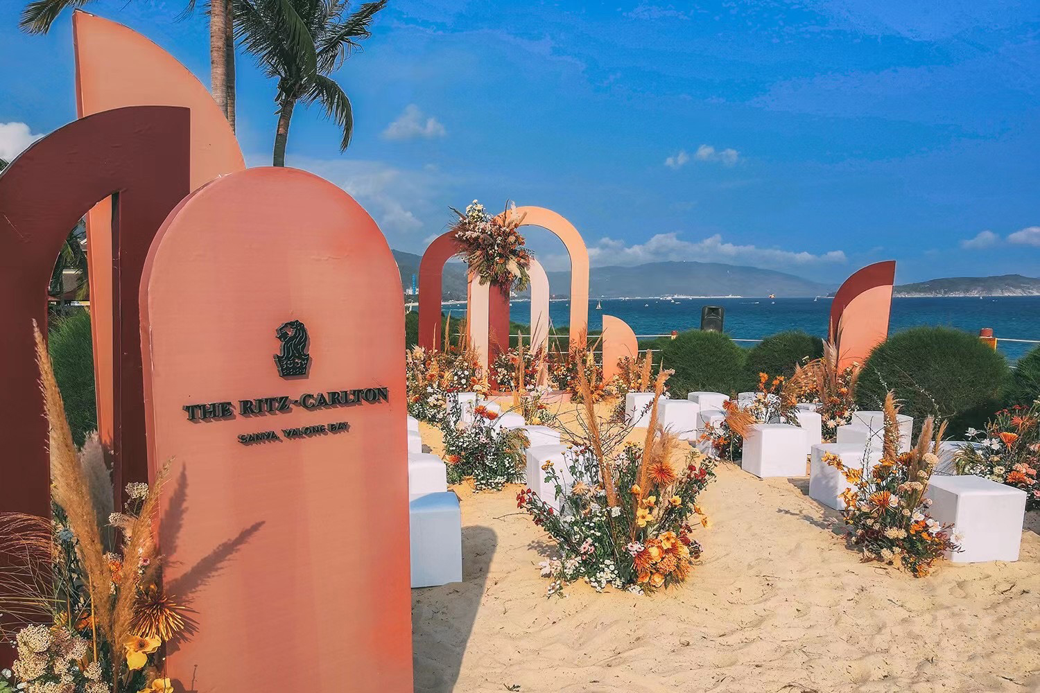 金茂三亚亚龙湾丽思卡尔顿酒店开启全新海岛目的地浪漫婚礼季