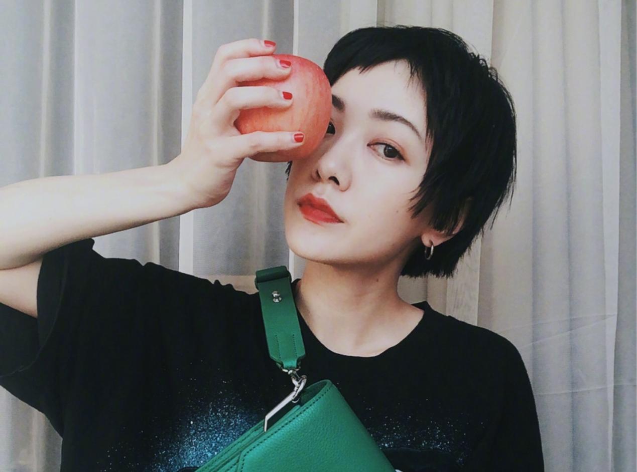 郭采洁向素人道歉，因恶评挂其照片引发网暴，明星有权利维护自己