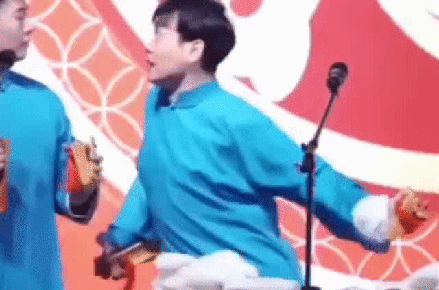 Expression wraps trends of GIF of heart cloud company, the show does not forget lovely, but can " gas person " " do laugh " ! 