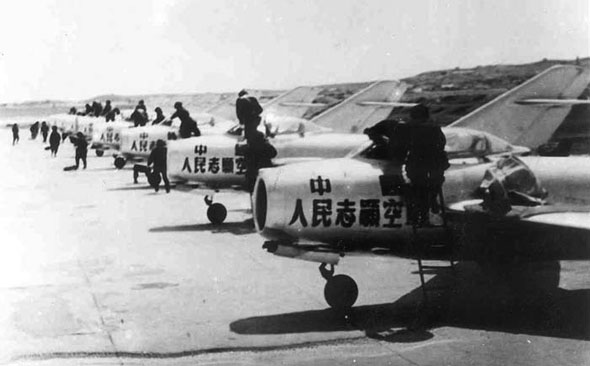 志愿军空军接二连三击落美国王牌飞行员，看看