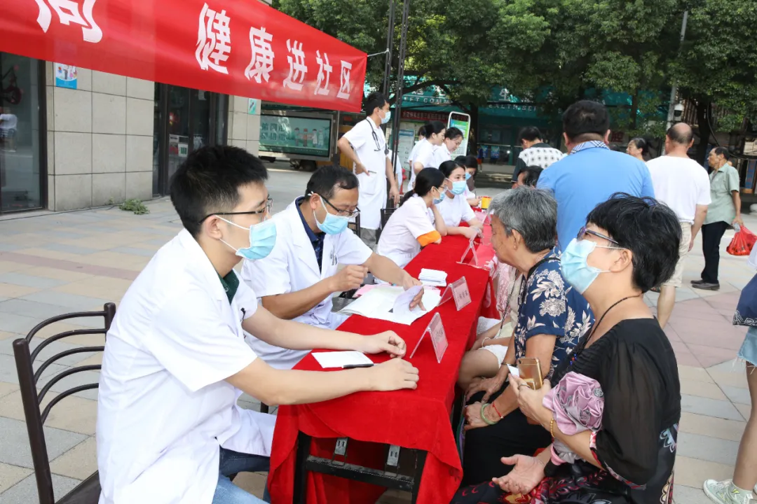 科技活动周，义诊进社区