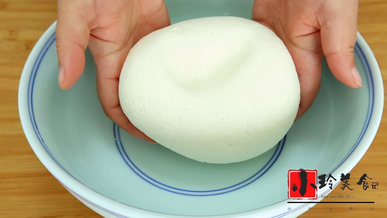教你糯米芝麻小糖饼的做法，外酥里糯，馅料香甜，大人孩子都爱吃