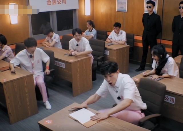 邓伦卖胆小人设？《密室大逃脱》中杨幂的一句