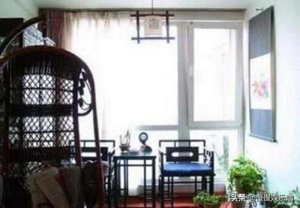 何炅家首遭曝光，网上未见其捐款，遭到知名作