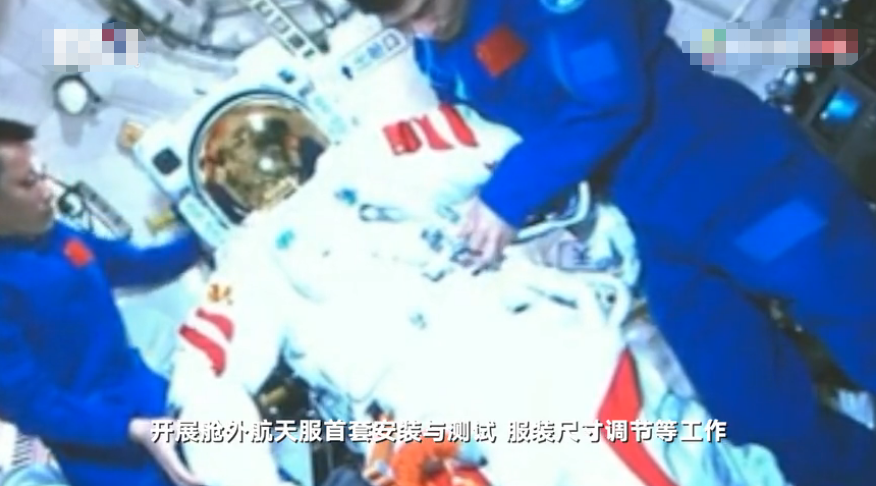 航天员在中国空间站内的训练视频曝光：聂海胜练习机械臂操控，刘伯明、汤洪波测试航天服