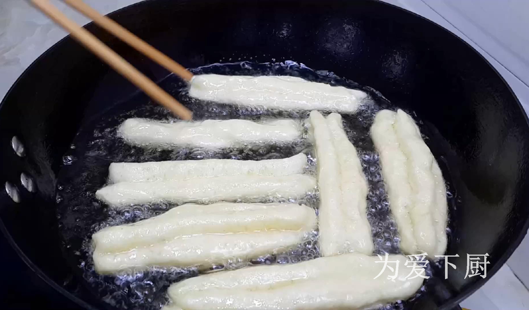 山藥別再煮著吃了，加半斤麵粉，做出創意小油條，學會能開店了
