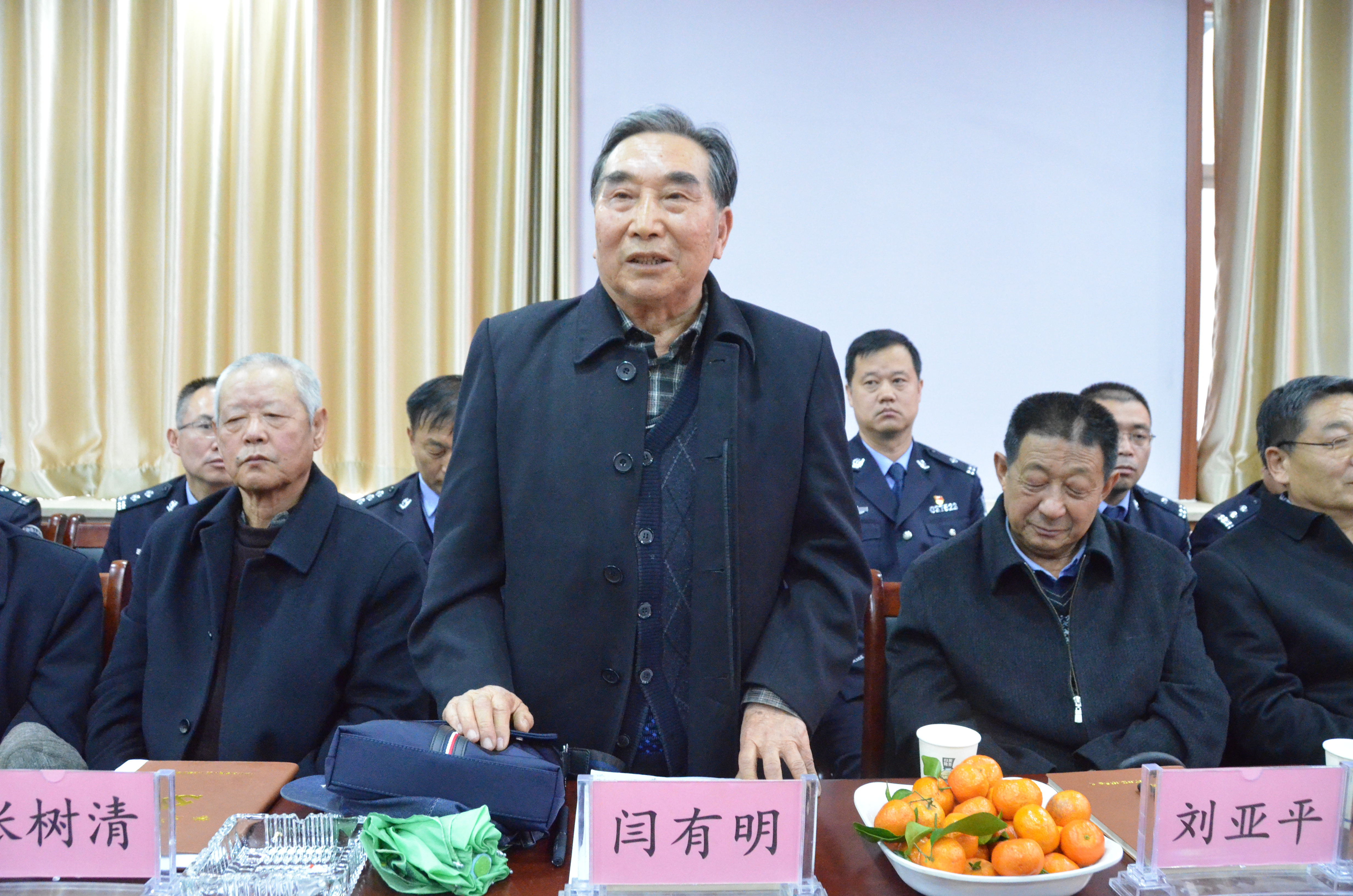 佳县公安：举办退休老干部“话传承铸警魂”系列活动为队伍建设“强筋补钙”