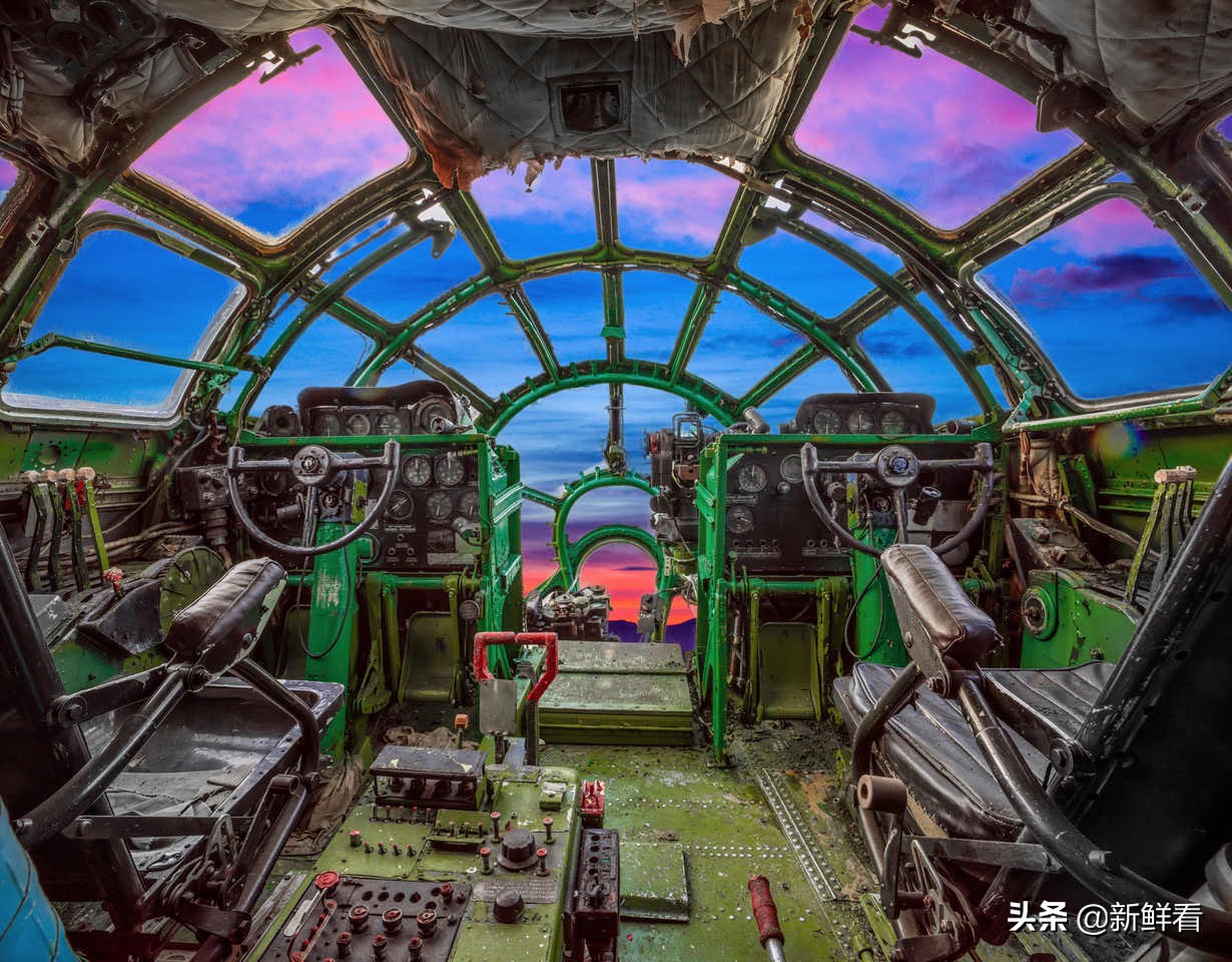苏联空军的驾驶舱和投弹舱，难以熟练掌握的控制面板