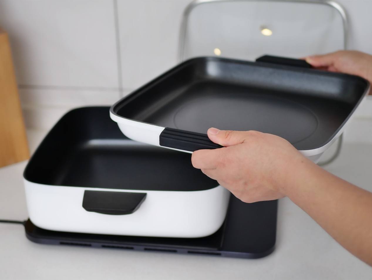 小米做出市面上最薄的電磁爐？厚度只有 2 厘米，還可以教人做菜