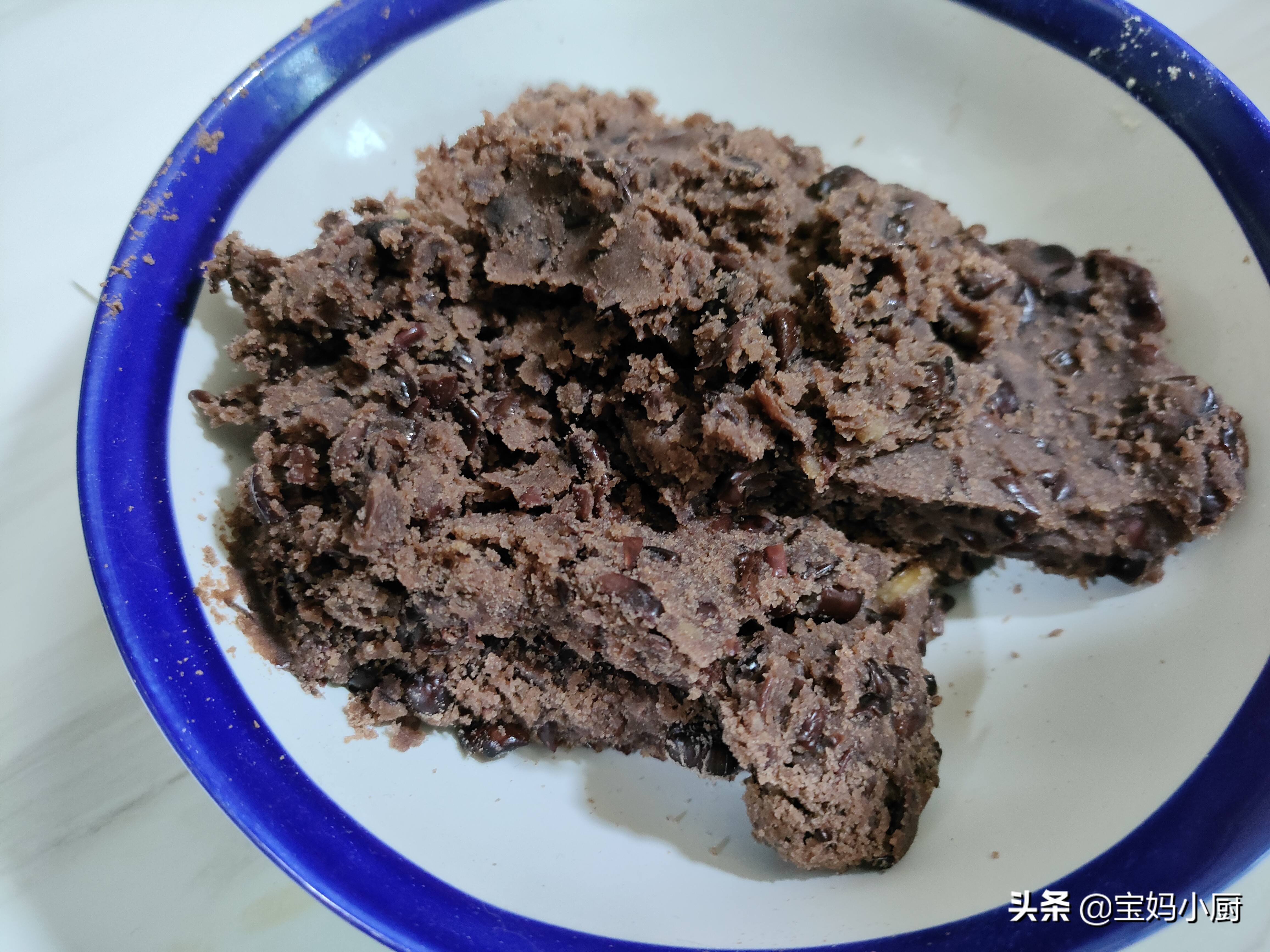 玉米面和它一起烙饼，软软糯糯的还好吃，做法简单，营养补得足足